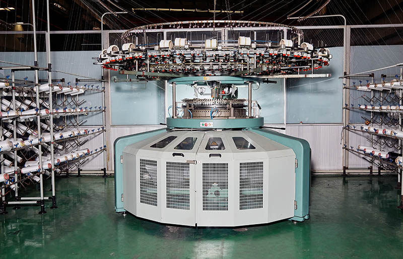 High-yield circular knitting machine